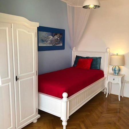 Apartment Betty Малинска Екстериор снимка