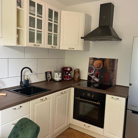 Apartment Betty Малинска Екстериор снимка