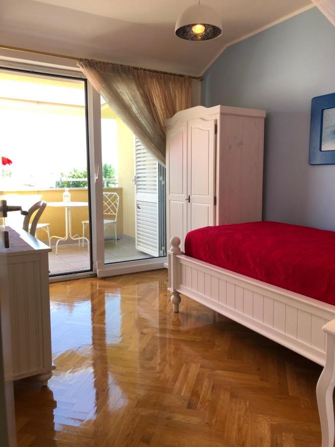 Apartment Betty Малинска Екстериор снимка