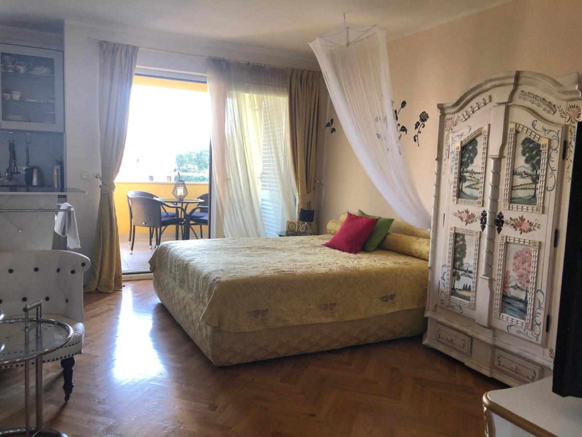 Apartment Betty Малинска Екстериор снимка