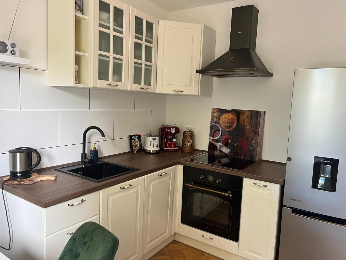 Apartment Betty Малинска Екстериор снимка