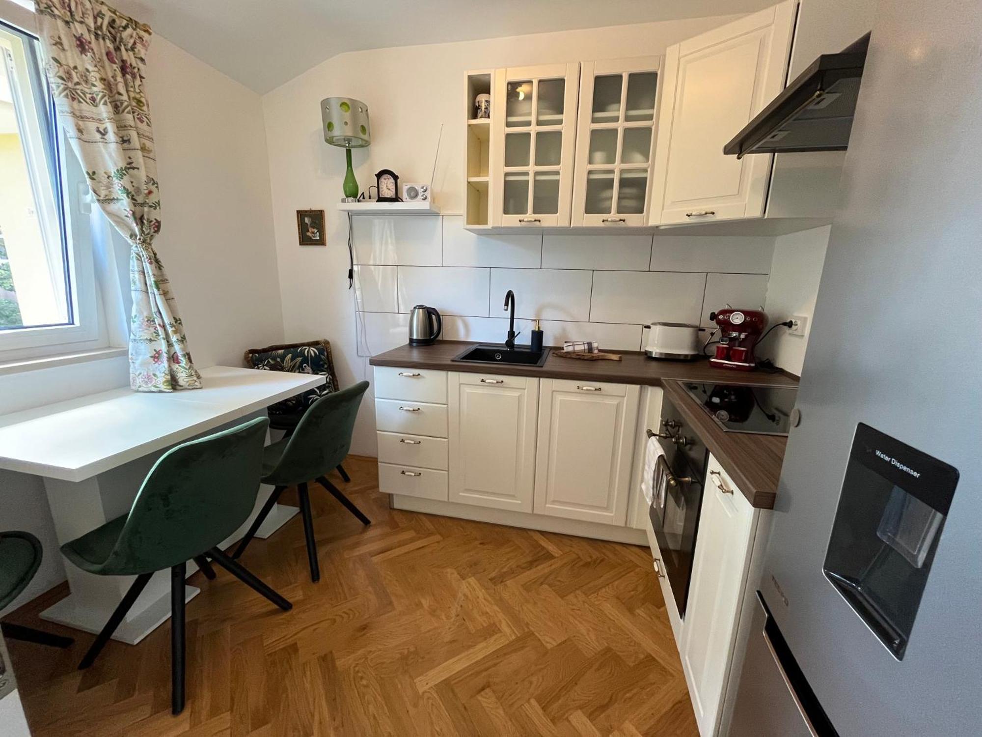 Apartment Betty Малинска Екстериор снимка